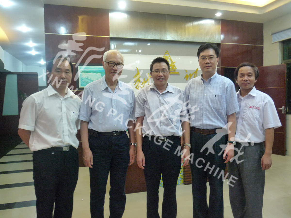 中國(guó)工程院院士段正澄、中國(guó)工程院院士、華中科技大學(xué)黨委書(shū)記邵新宇、廣東省智能機(jī)器人研究院院長(zhǎng)張國(guó)軍一行蒞臨新望公司考察指導(dǎo)